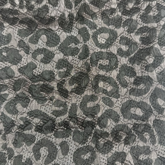 Ann Taylor Leopard Print Pants Straight Leg Cropped Black Gray Women’s Size 2P - Picture 10 of 11